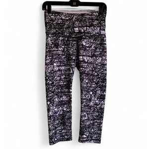 Old Navy Active Lavender and Black Cropped Leggings Size M
